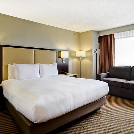 Doubletree By Hilton Pleasanton At The Club Hotel Exterior photo