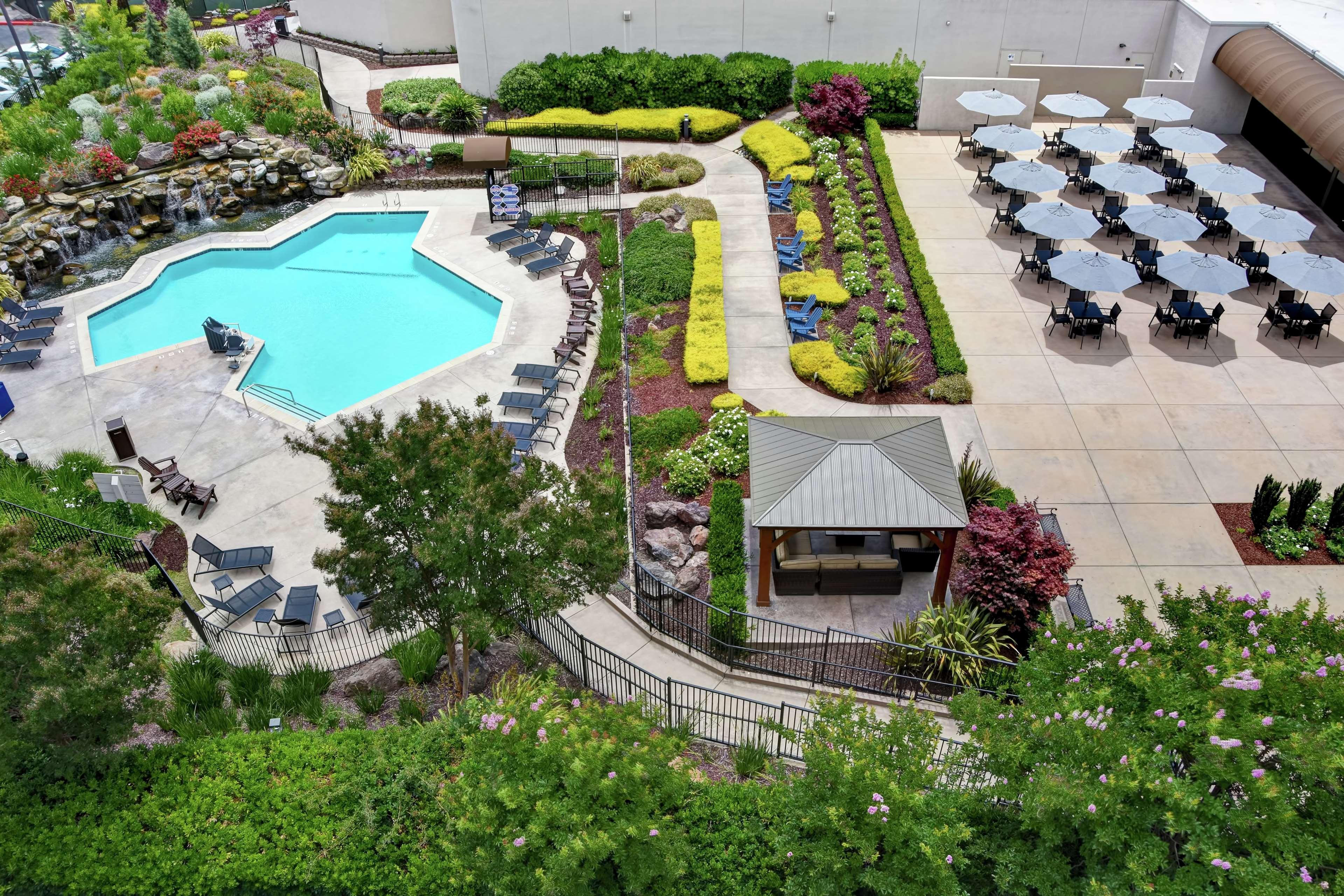 Doubletree By Hilton Pleasanton At The Club Hotel Exterior photo