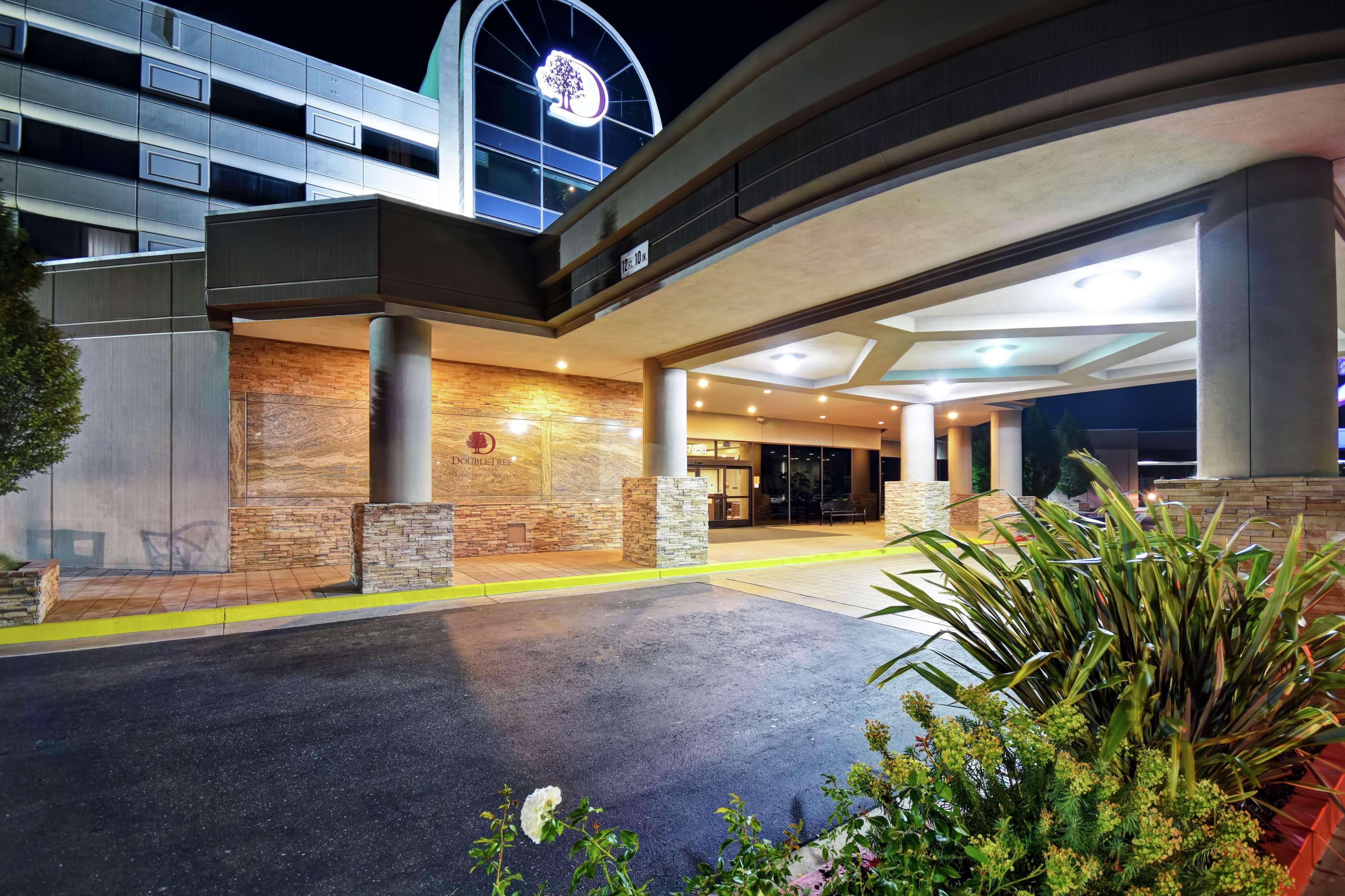 Doubletree By Hilton Pleasanton At The Club Hotel Exterior photo