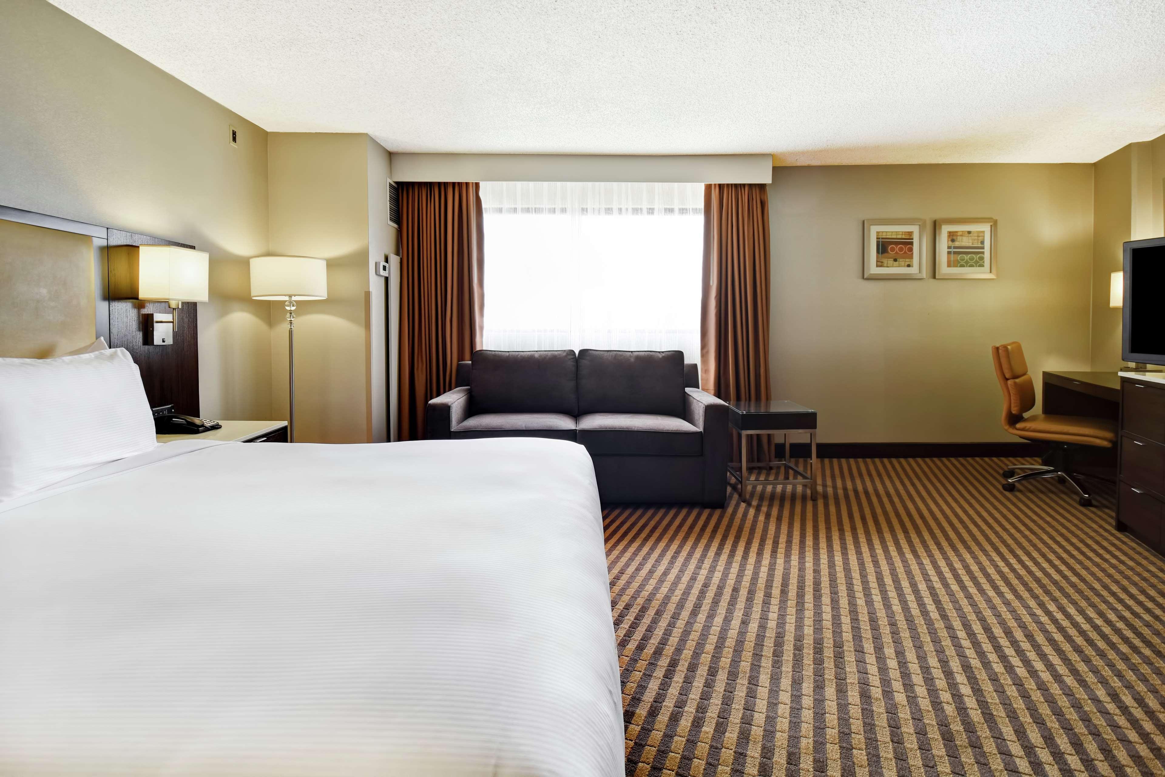 Doubletree By Hilton Pleasanton At The Club Hotel Exterior photo