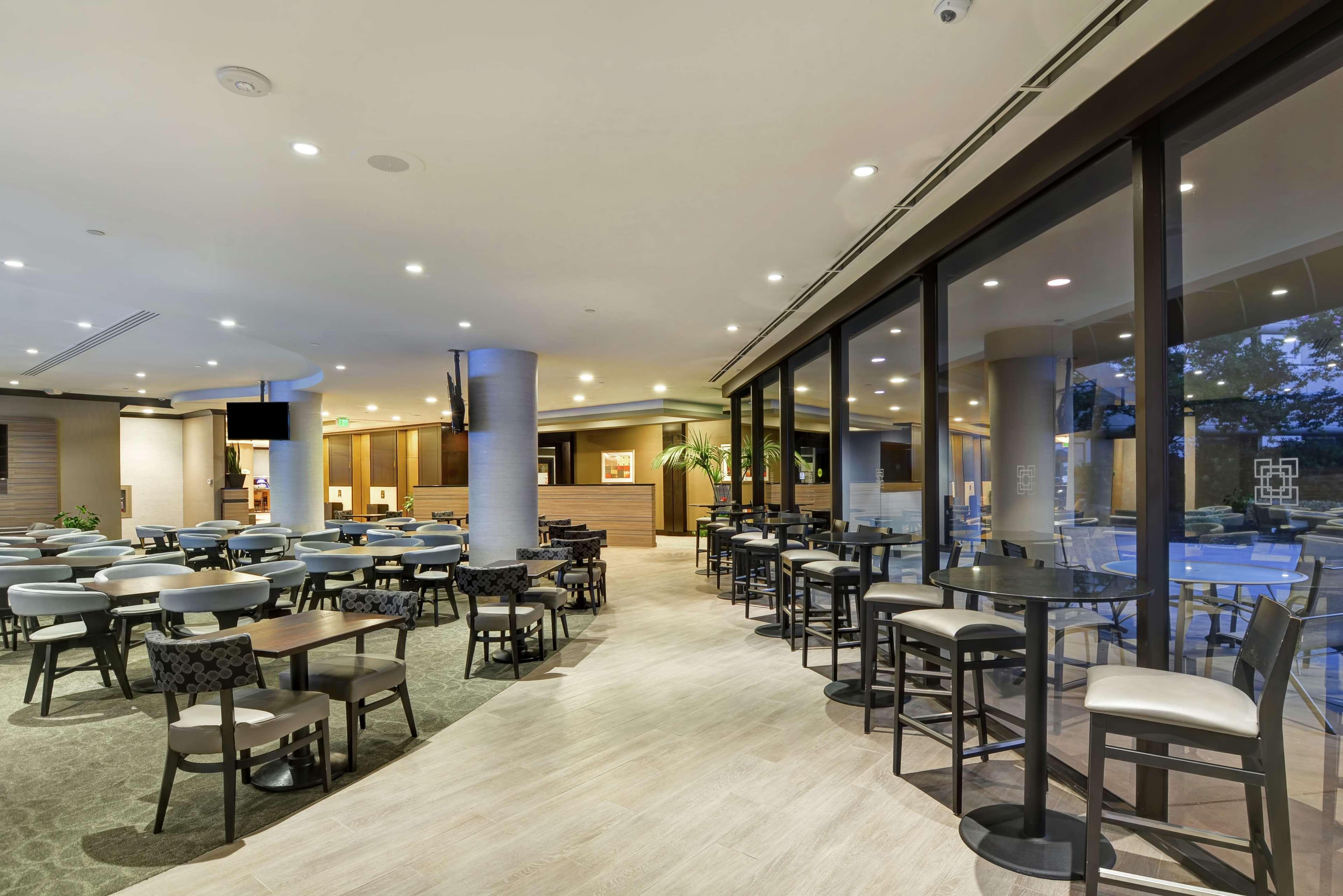 Doubletree By Hilton Pleasanton At The Club Hotel Exterior photo