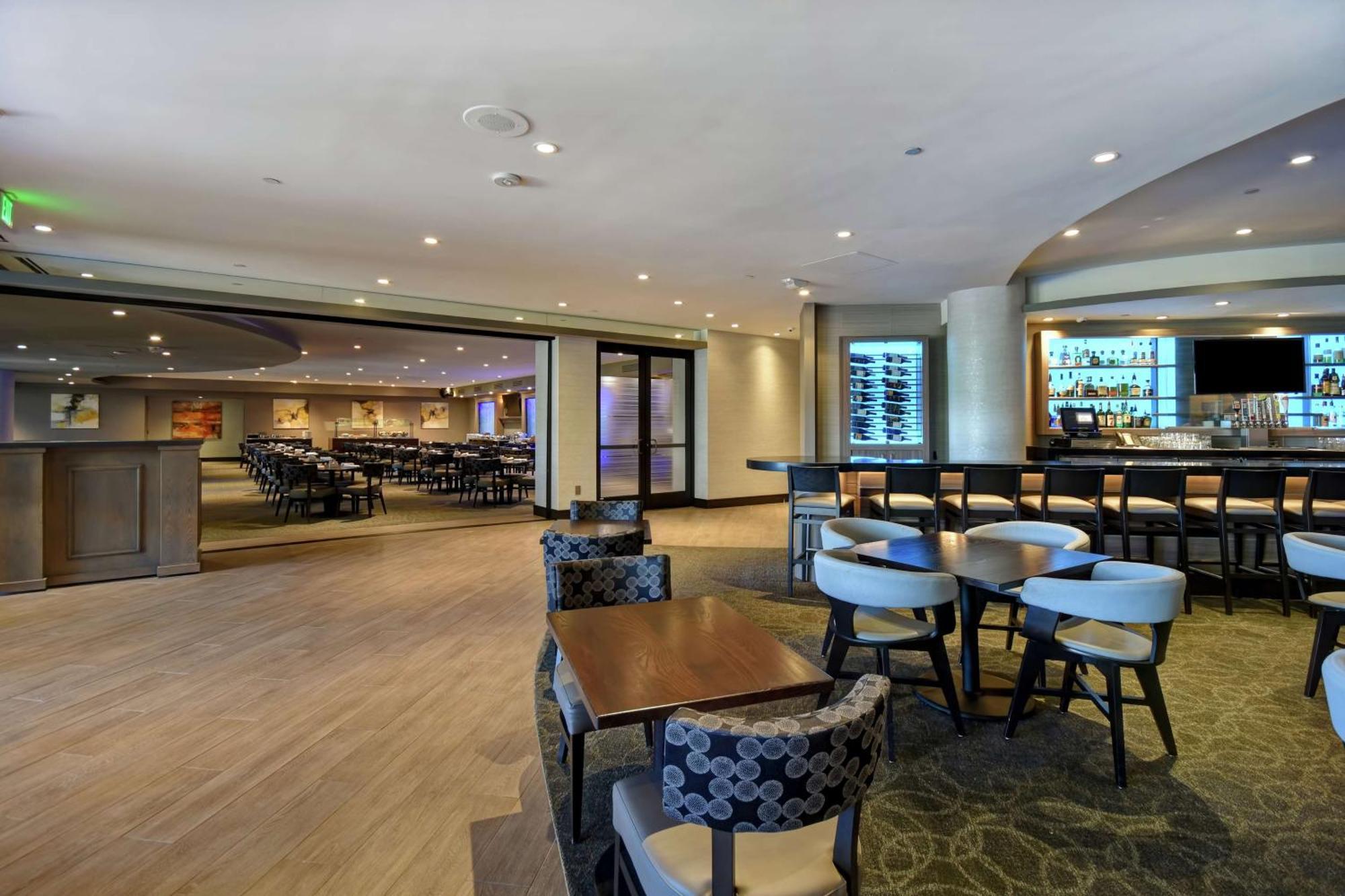 Doubletree By Hilton Pleasanton At The Club Hotel Exterior photo