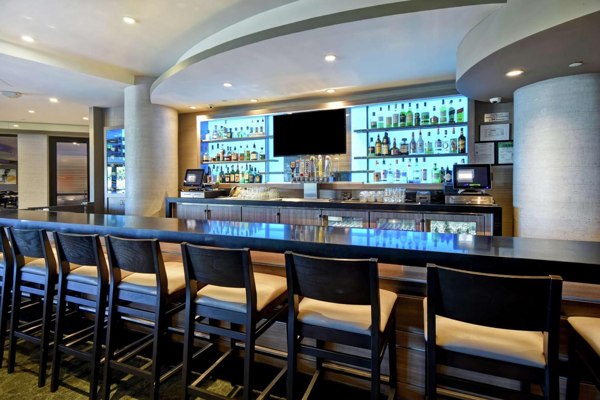 Doubletree By Hilton Pleasanton At The Club Hotel Exterior photo