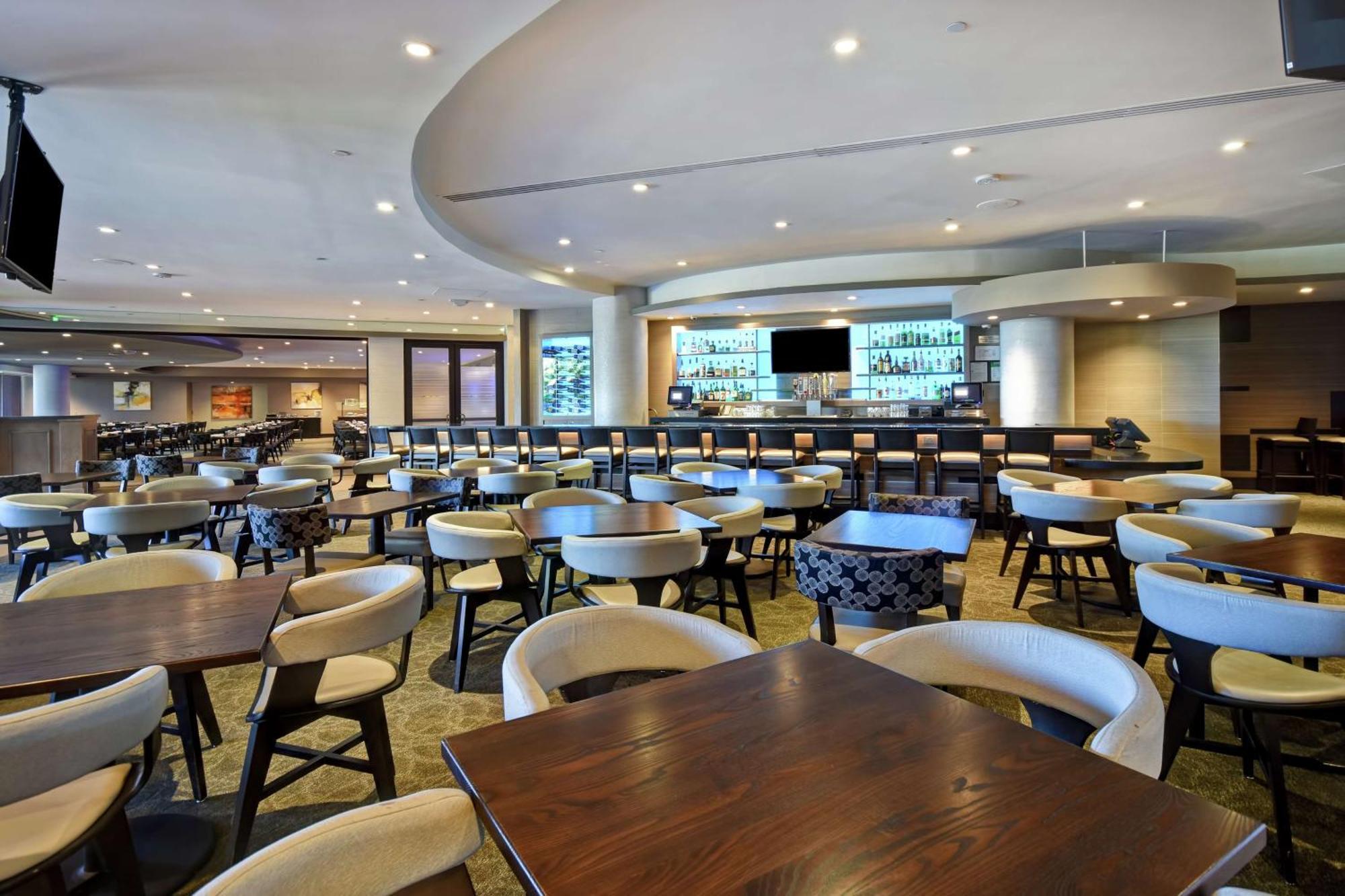 Doubletree By Hilton Pleasanton At The Club Hotel Exterior photo