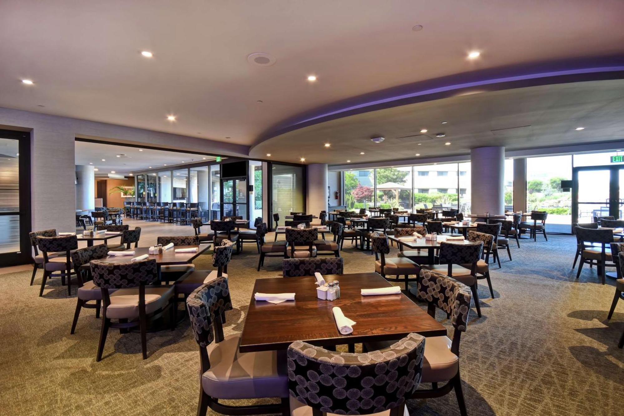 Doubletree By Hilton Pleasanton At The Club Hotel Exterior photo