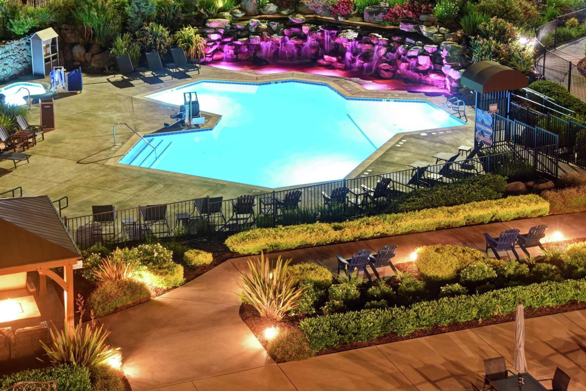 Doubletree By Hilton Pleasanton At The Club Hotel Exterior photo