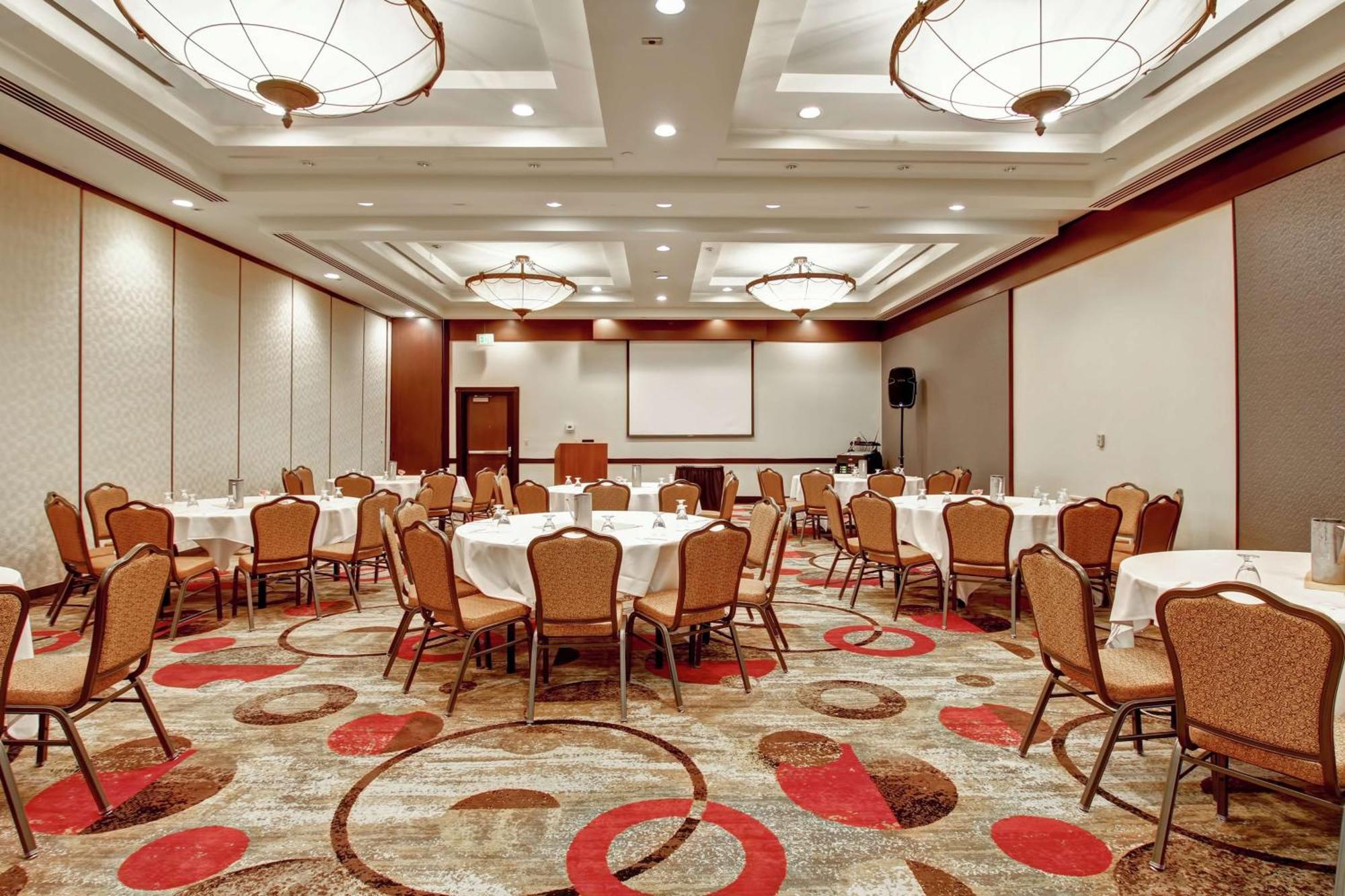 Doubletree By Hilton Pleasanton At The Club Hotel Exterior photo