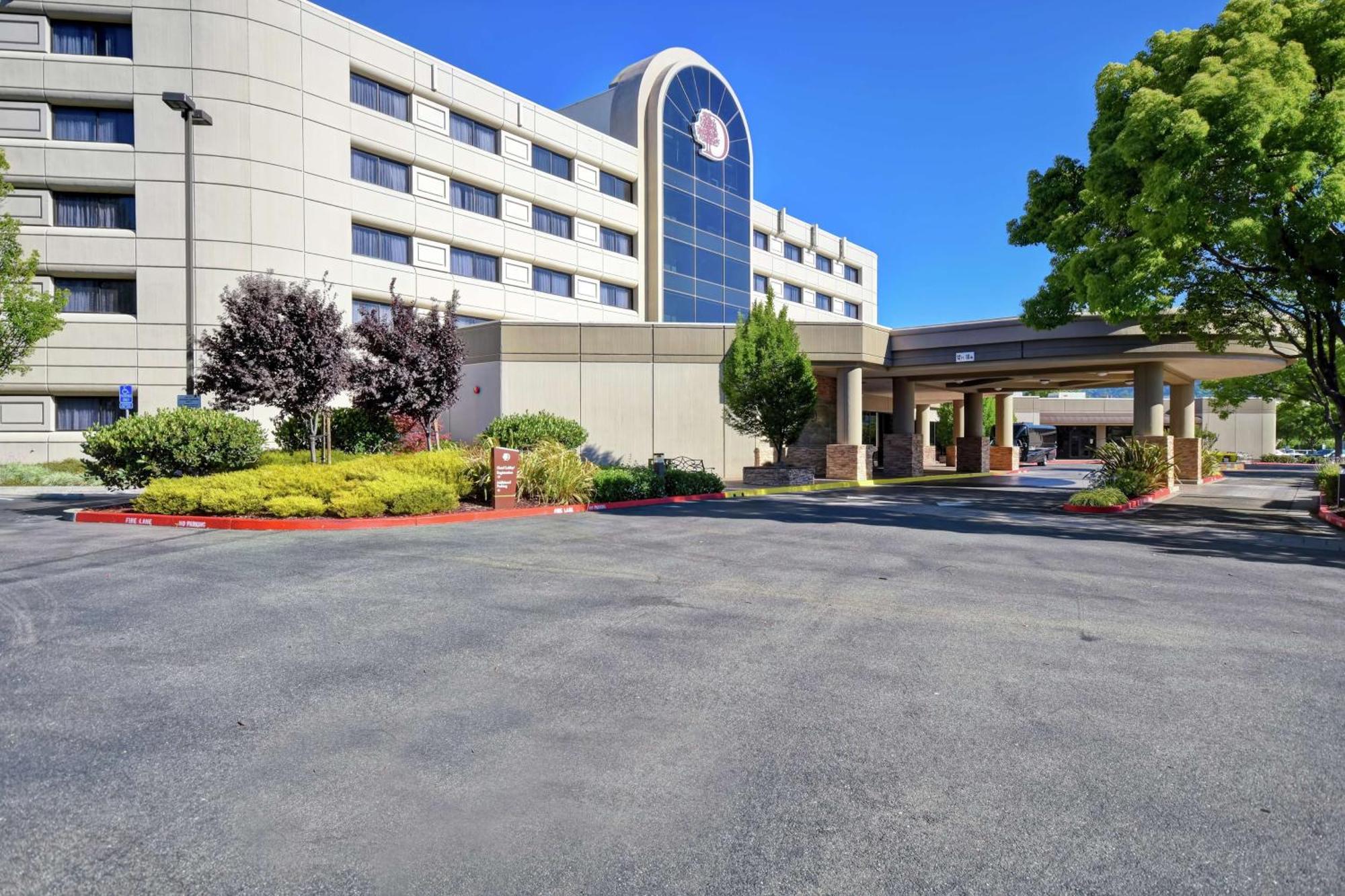 Doubletree By Hilton Pleasanton At The Club Hotel Exterior photo